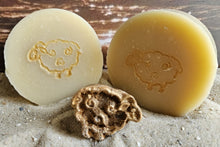 Laden Sie das Bild in den Galerie-Viewer, Lammfromm