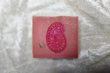 Laden Sie das Bild in den Galerie-Viewer, Pink Pearl