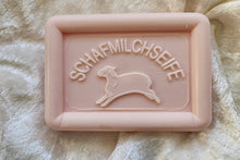 Laden Sie das Bild in den Galerie-Viewer, Schafmilchseife Wildrose