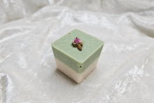 Laden Sie das Bild in den Galerie-Viewer, Badewürfel Rosenknospe