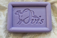 Laden Sie das Bild in den Galerie-Viewer, Schafmilchseife Lavendel