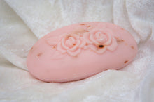 Laden Sie das Bild in den Galerie-Viewer, Schafmilchseife Wildrose