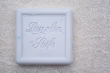 Laden Sie das Bild in den Galerie-Viewer, Lanolinseife Kornblume