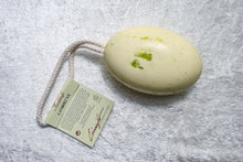 Laden Sie das Bild in den Galerie-Viewer, Kordelseife Landbirne