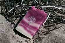 Laden Sie das Bild in den Galerie-Viewer, Rosenfreund