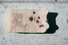 Laden Sie das Bild in den Galerie-Viewer, Bernsteinziege