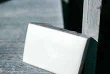 Laden Sie das Bild in den Galerie-Viewer, Haarwaschseife Sandelholz