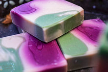 Laden Sie das Bild in den Galerie-Viewer, Hannas Gartenglück