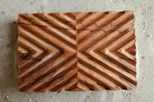 Laden Sie das Bild in den Galerie-Viewer, Olivenholz groß Rille
