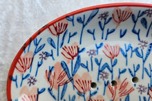 Laden Sie das Bild in den Galerie-Viewer, Seifenschale, Blume organger Rand
