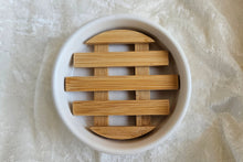 Laden Sie das Bild in den Galerie-Viewer, Seifenschale mit Bambuseinlage, rund
