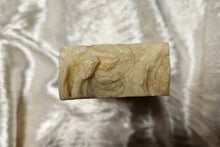 Laden Sie das Bild in den Galerie-Viewer, Bernsteinziege
