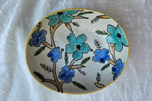 Laden Sie das Bild in den Galerie-Viewer, Seifenschale, Blume gelber Rand
