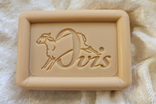 Laden Sie das Bild in den Galerie-Viewer, Schafmilchseife Hanföl
