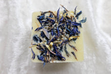 Laden Sie das Bild in den Galerie-Viewer, Badewürfel Kornblume
