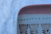 Laden Sie das Bild in den Galerie-Viewer, Seifenschale, blumig Rosa
