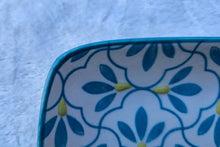 Laden Sie das Bild in den Galerie-Viewer, Seifenschale, blumig türkis
