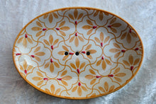 Laden Sie das Bild in den Galerie-Viewer, Seifenschale, blumig oranger Rand
