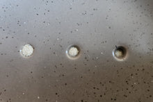 Laden Sie das Bild in den Galerie-Viewer, Seifenschale, braun Goldrand
