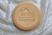 Laden Sie das Bild in den Galerie-Viewer, Ovis: festes Shampoo Aprikose
