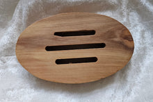 Laden Sie das Bild in den Galerie-Viewer, Olivenholz oval
