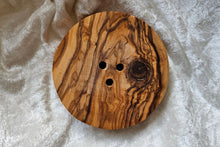 Laden Sie das Bild in den Galerie-Viewer, Olivenholz rund
