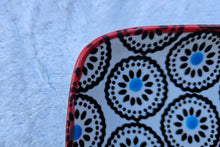 Laden Sie das Bild in den Galerie-Viewer, Seifenschale, Retro roter Rand
